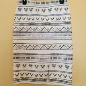 White House Black Market Embroidered Pencil Skirt Size 2